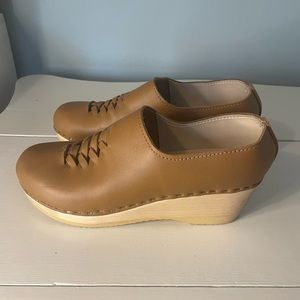 Number 6 No. 6 Size 40 Clogs light tan good condition good support